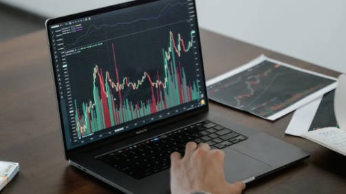 Saham Publik vs Private di Luar Negeri: Wajib Pajak Indonesia Perlu Tahu Ini!